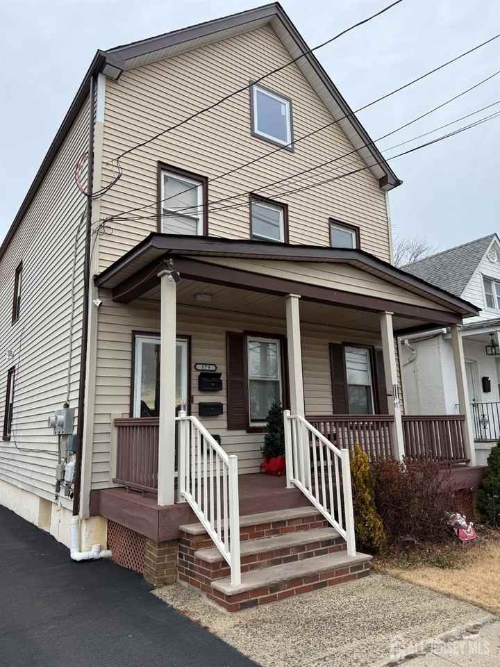 579 Florida Grove Rd - Photo 2 of 14