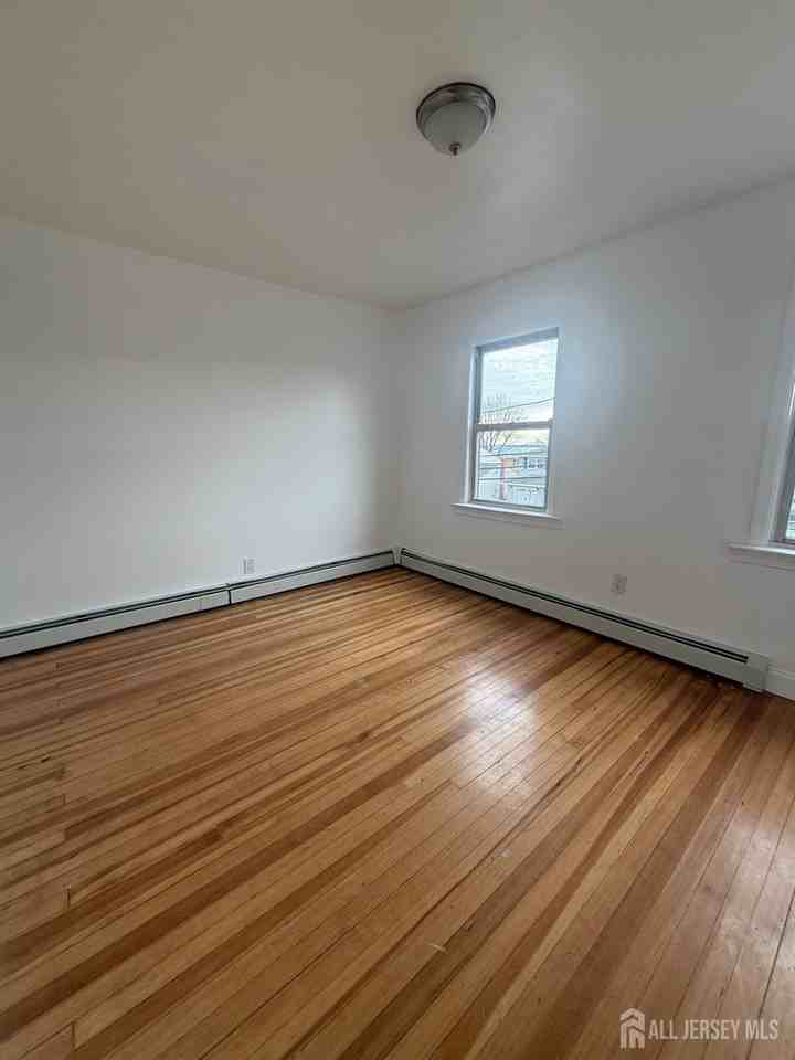 579 Florida Grove Rd - Photo 4 of 14