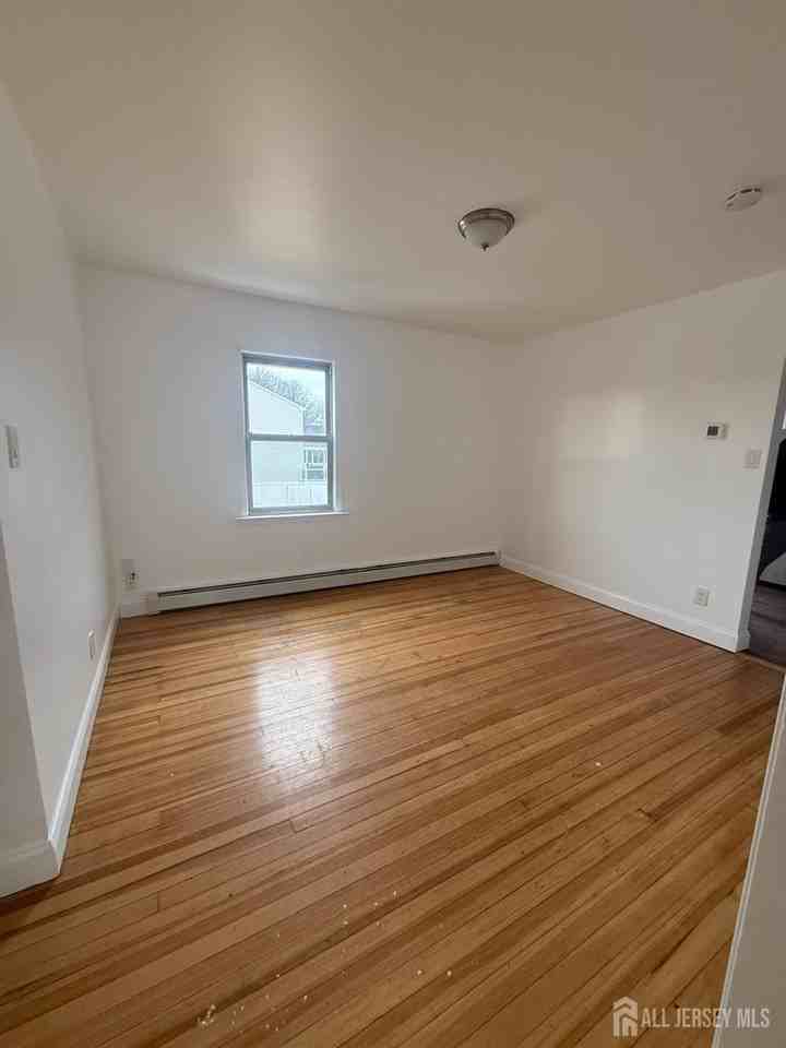 579 Florida Grove Rd - Photo 7 of 14