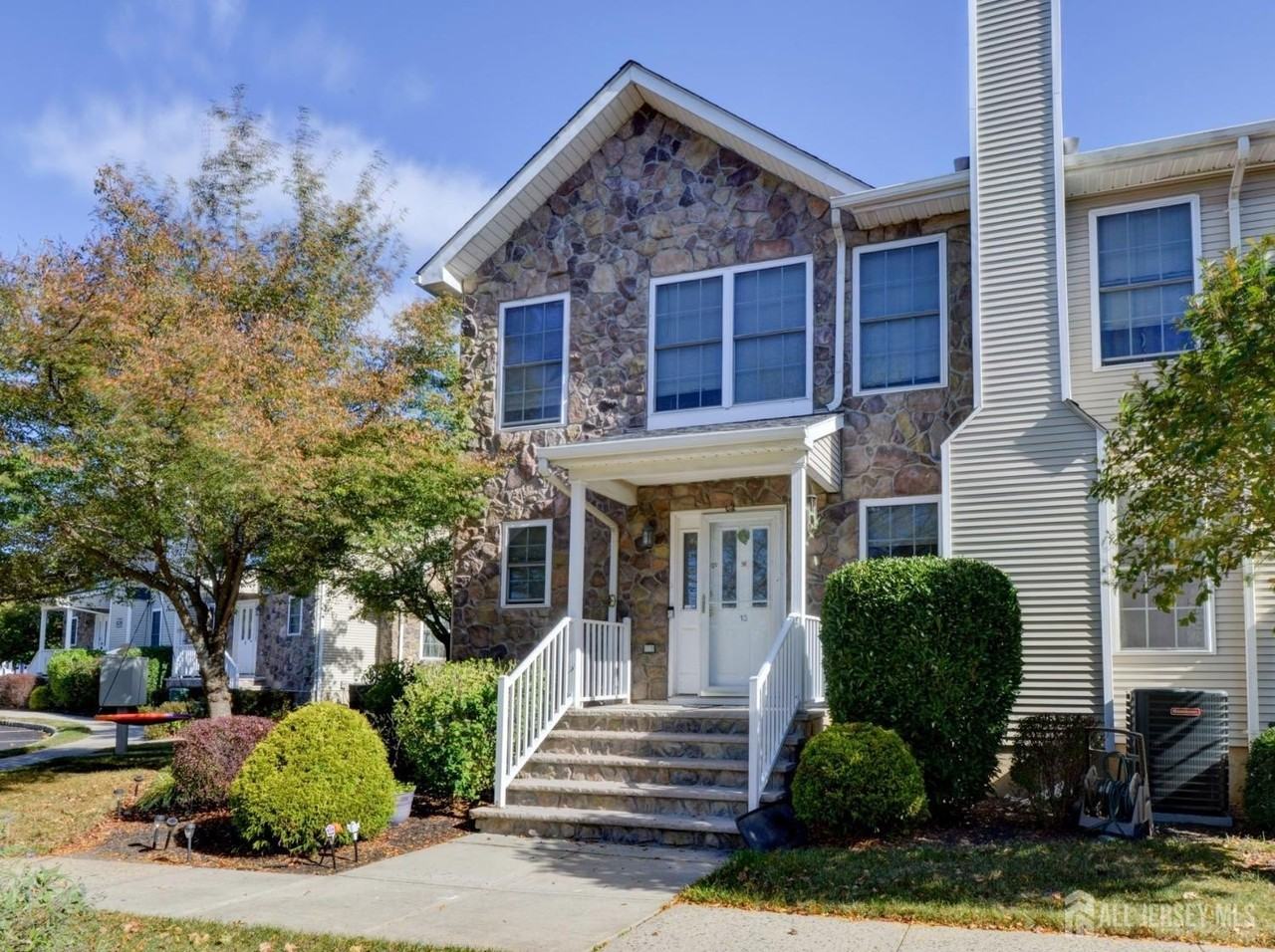 13 Lackland Ave - Photo 2 of 39