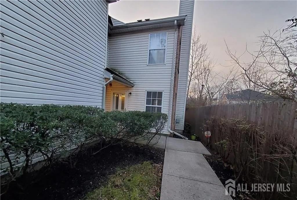 211 Vasser Dr - Photo 2 of 2