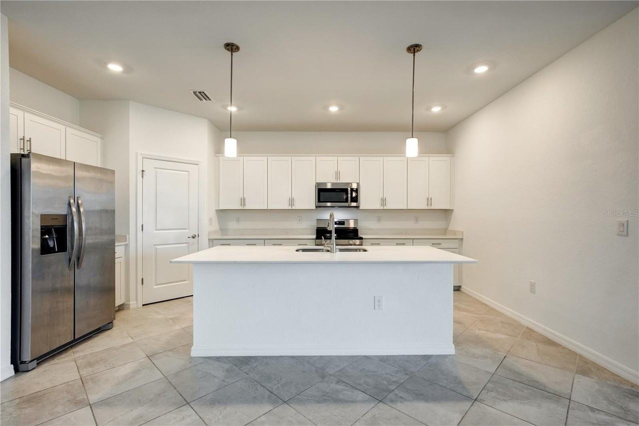 19065 Cabernet Ct - Photo 3 of 28