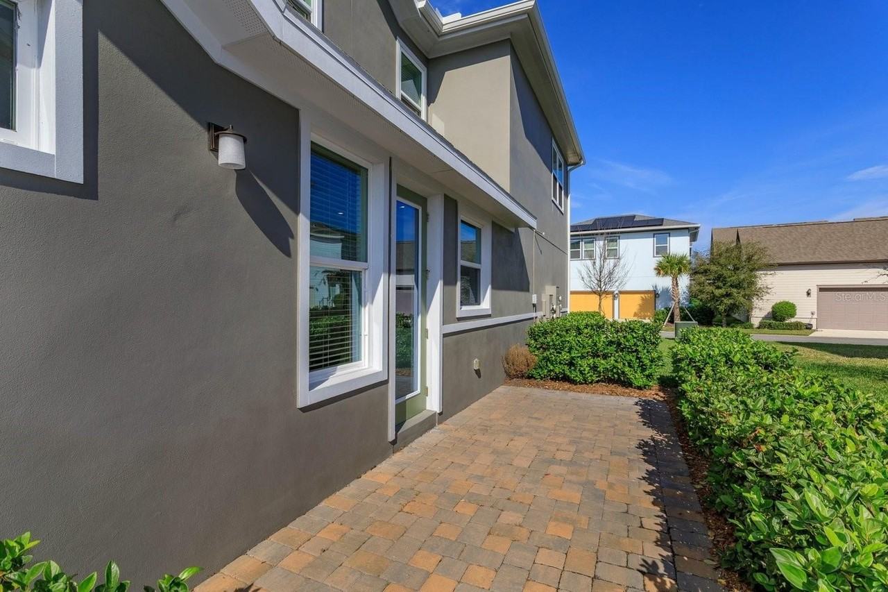 6927 Nemours Pkwy - Photo 4 of 26