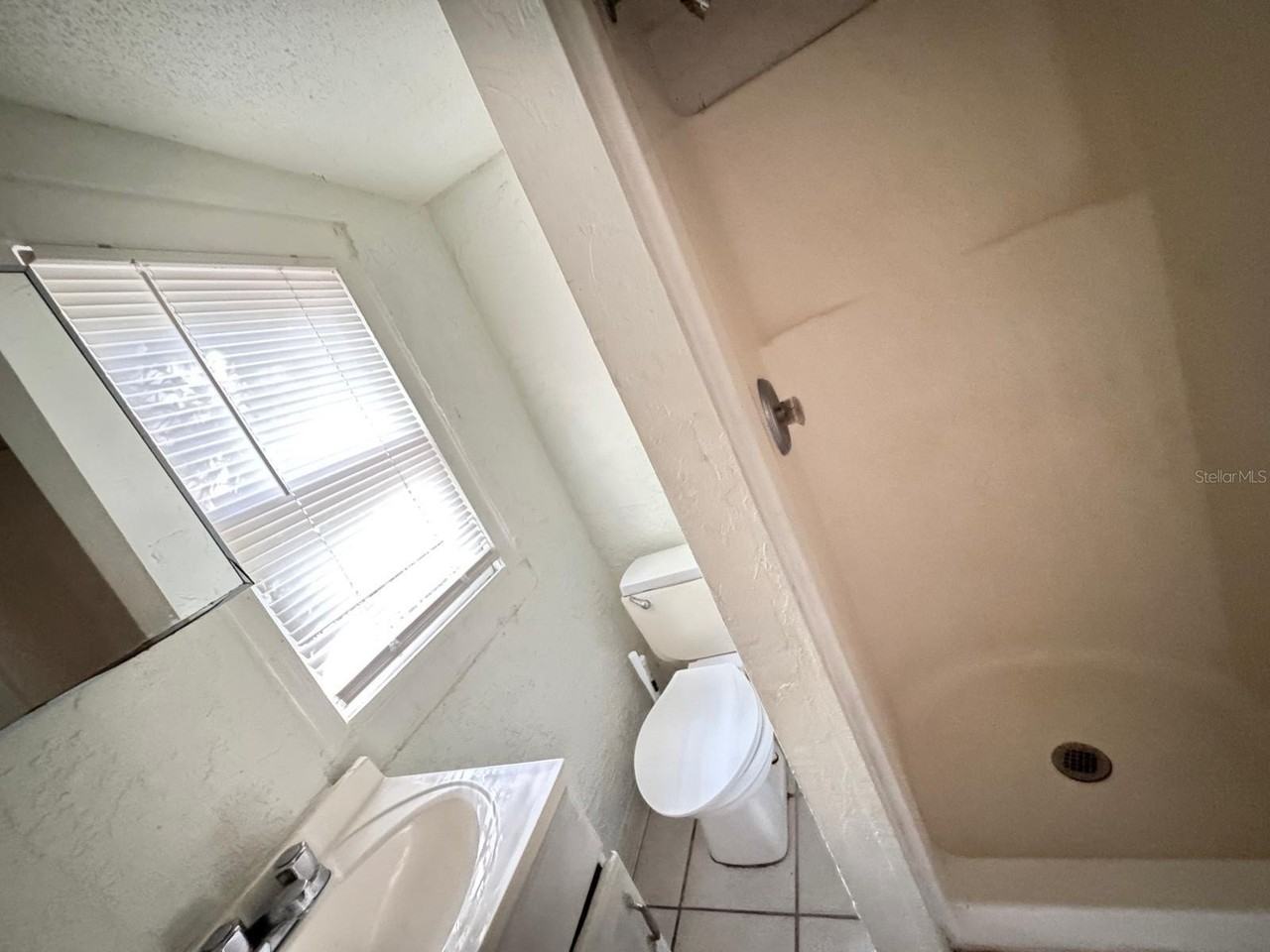 728 Columbia St - Photo 2 of 7