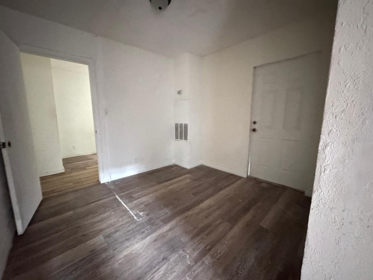 728 Columbia St - Photo 6 of 7