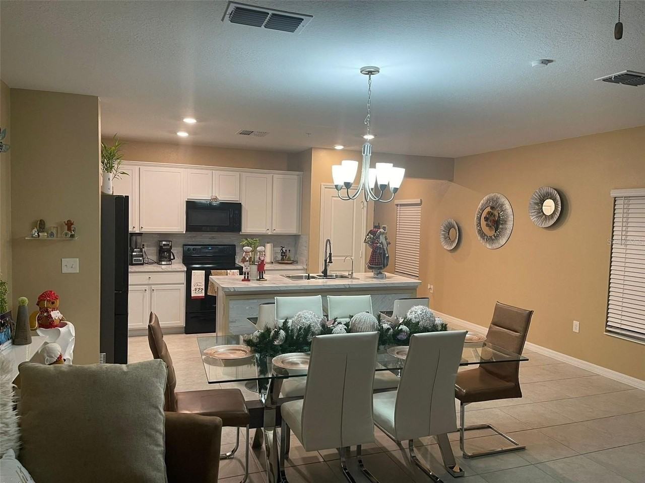 3817 Hampton Chase Ln - Photo 5 of 27