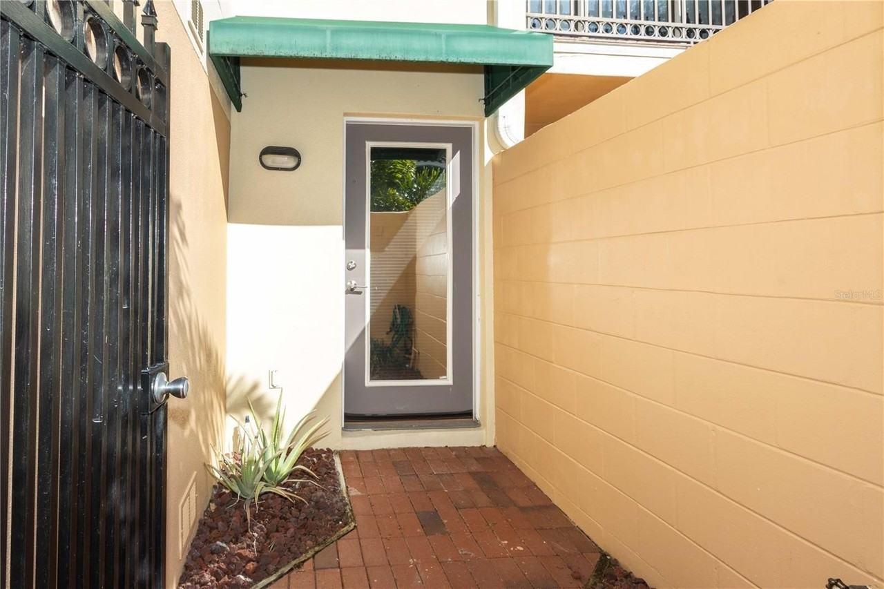 824 Padua Ln - Photo 2 of 50