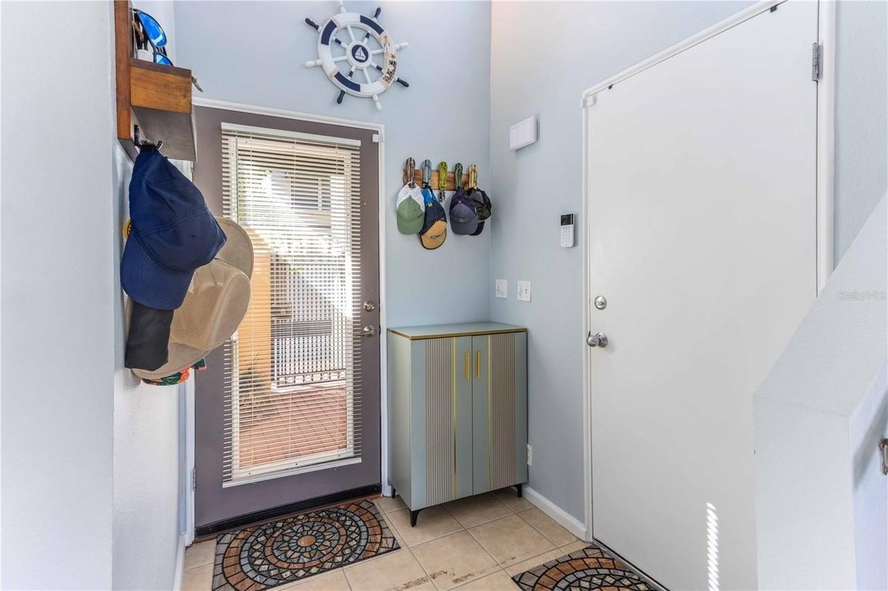 824 Padua Ln - Photo 3 of 50