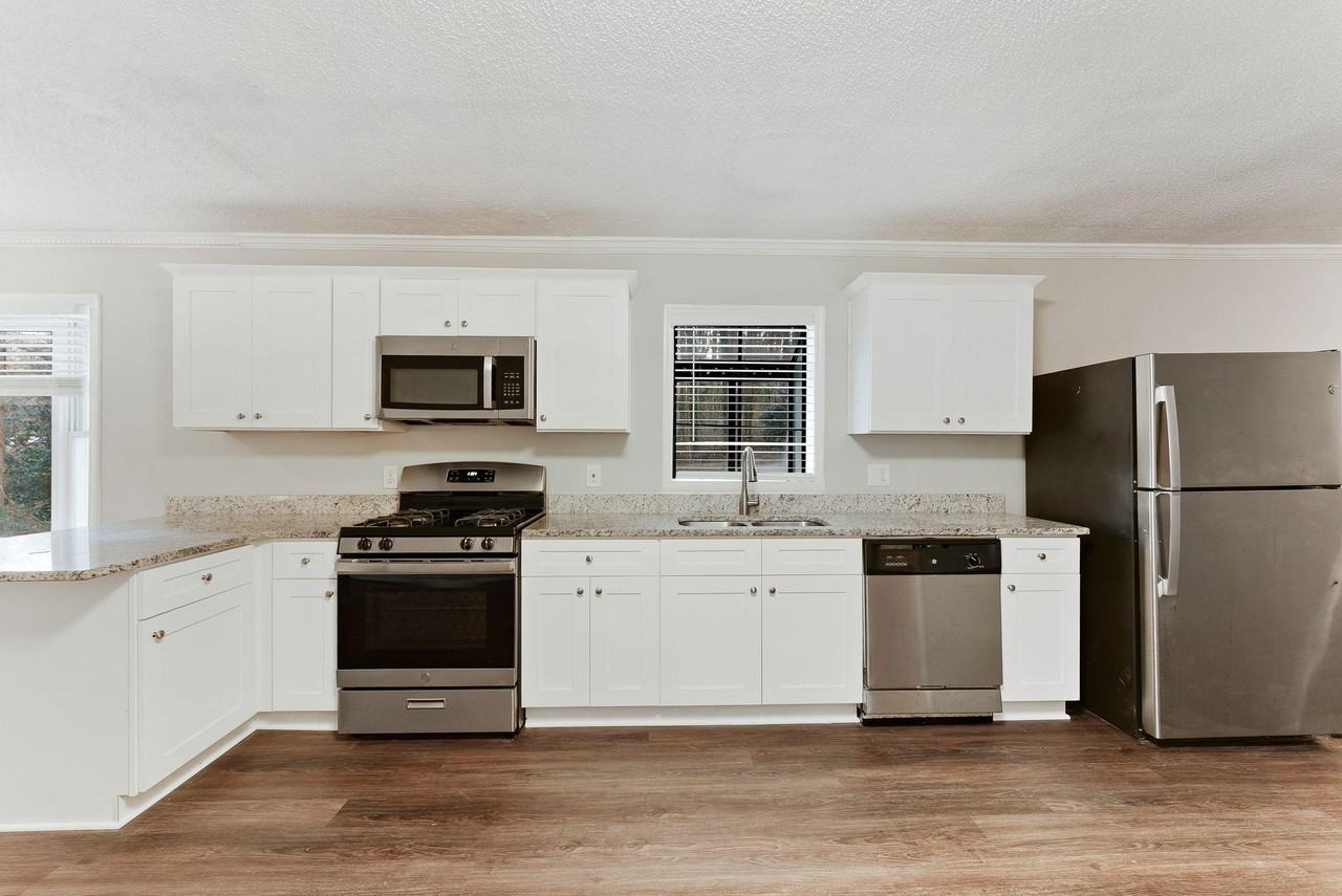 Caroline Ct - Photo 2 of 15