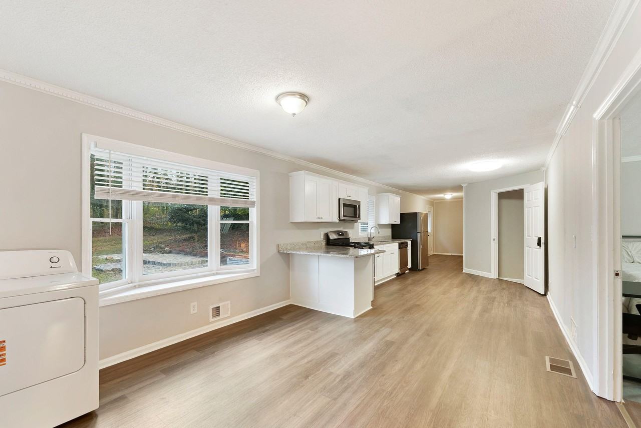 Caroline Ct - Photo 3 of 15