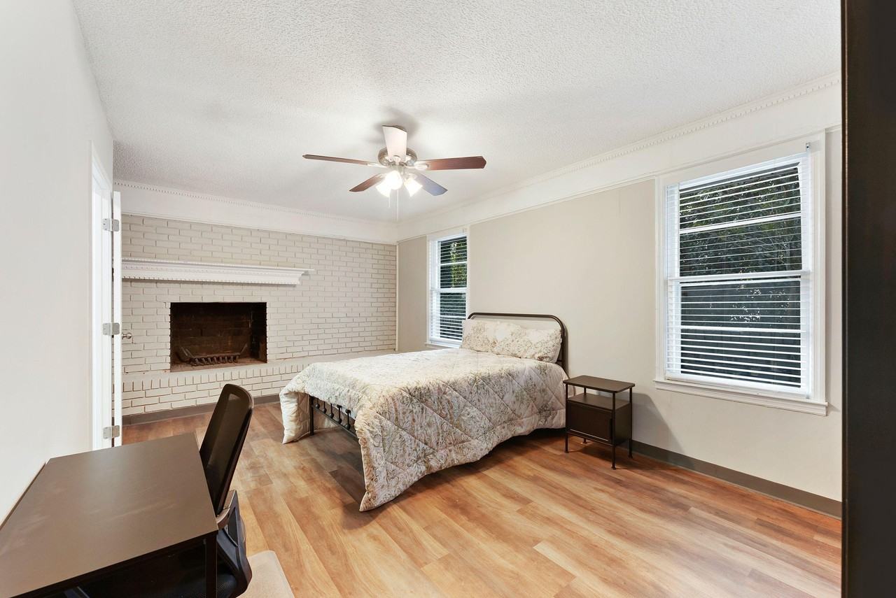 Caroline Ct - Photo 4 of 15