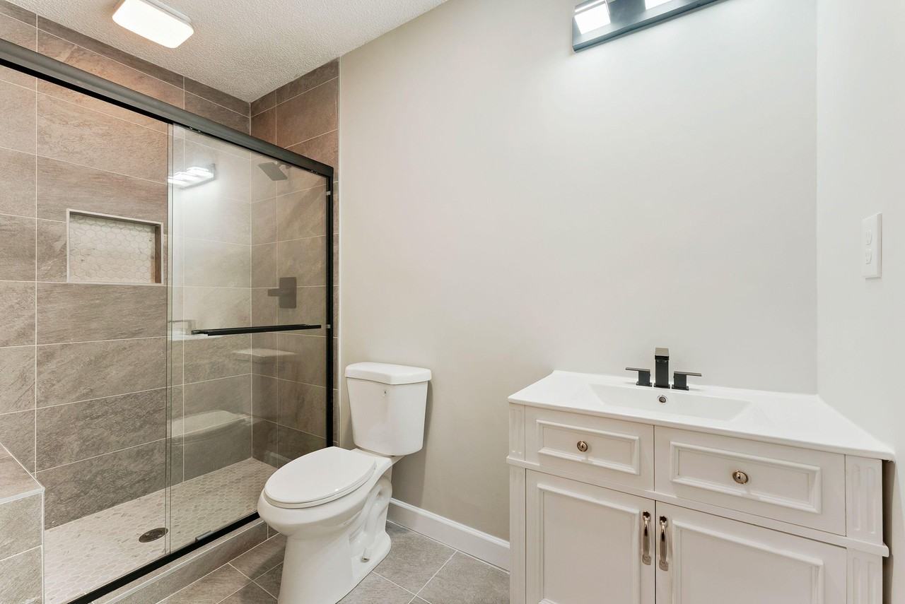 Caroline Ct - Photo 6 of 15