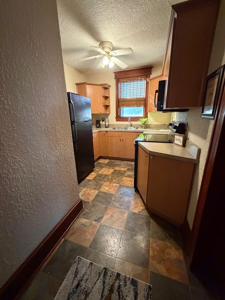 W 11th St - Photo 2 of 22