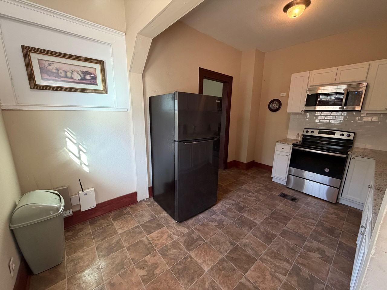 W 11th St - Photo 5 of 22