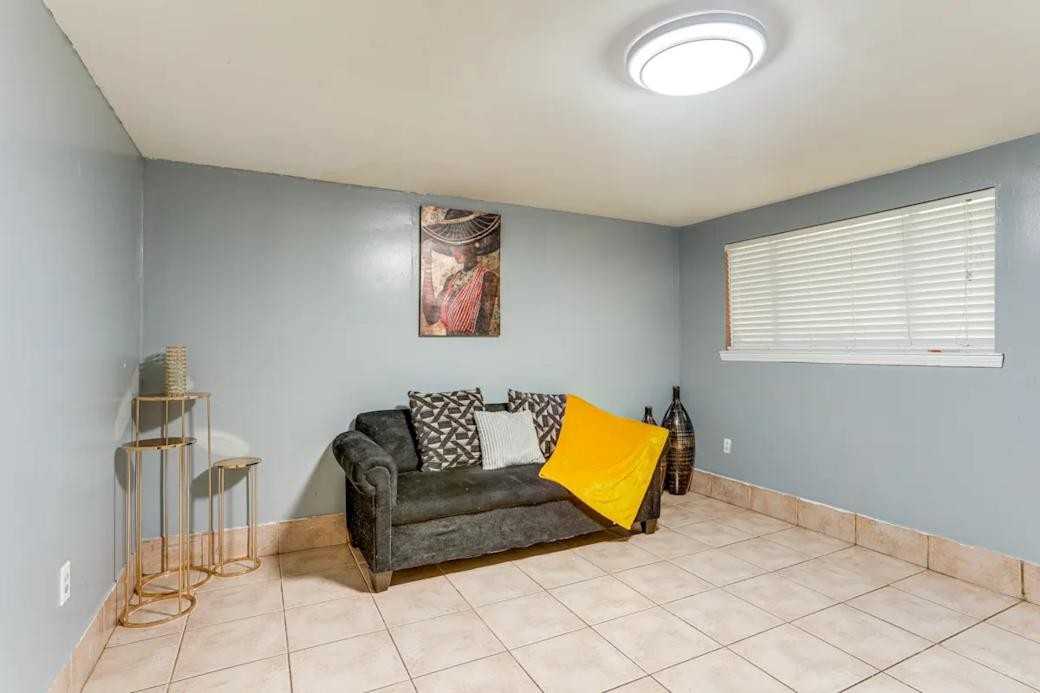 Nottingham Dr - Photo 3 of 11