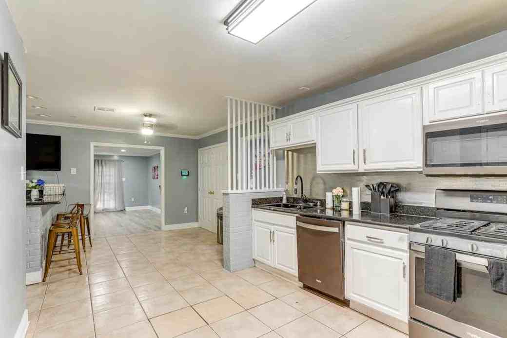 Nottingham Dr - Photo 6 of 11