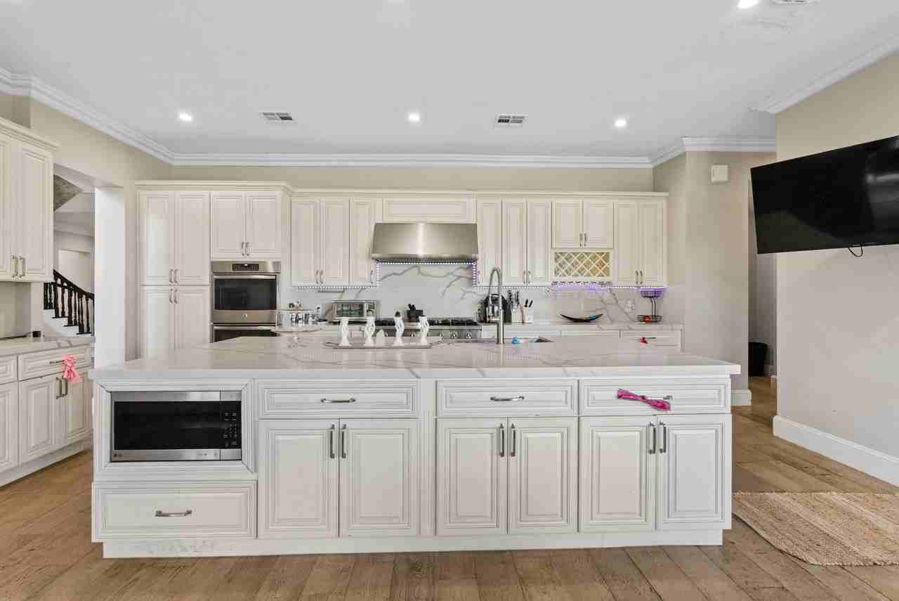 Northgate Forest Dr - Photo 7 of 16