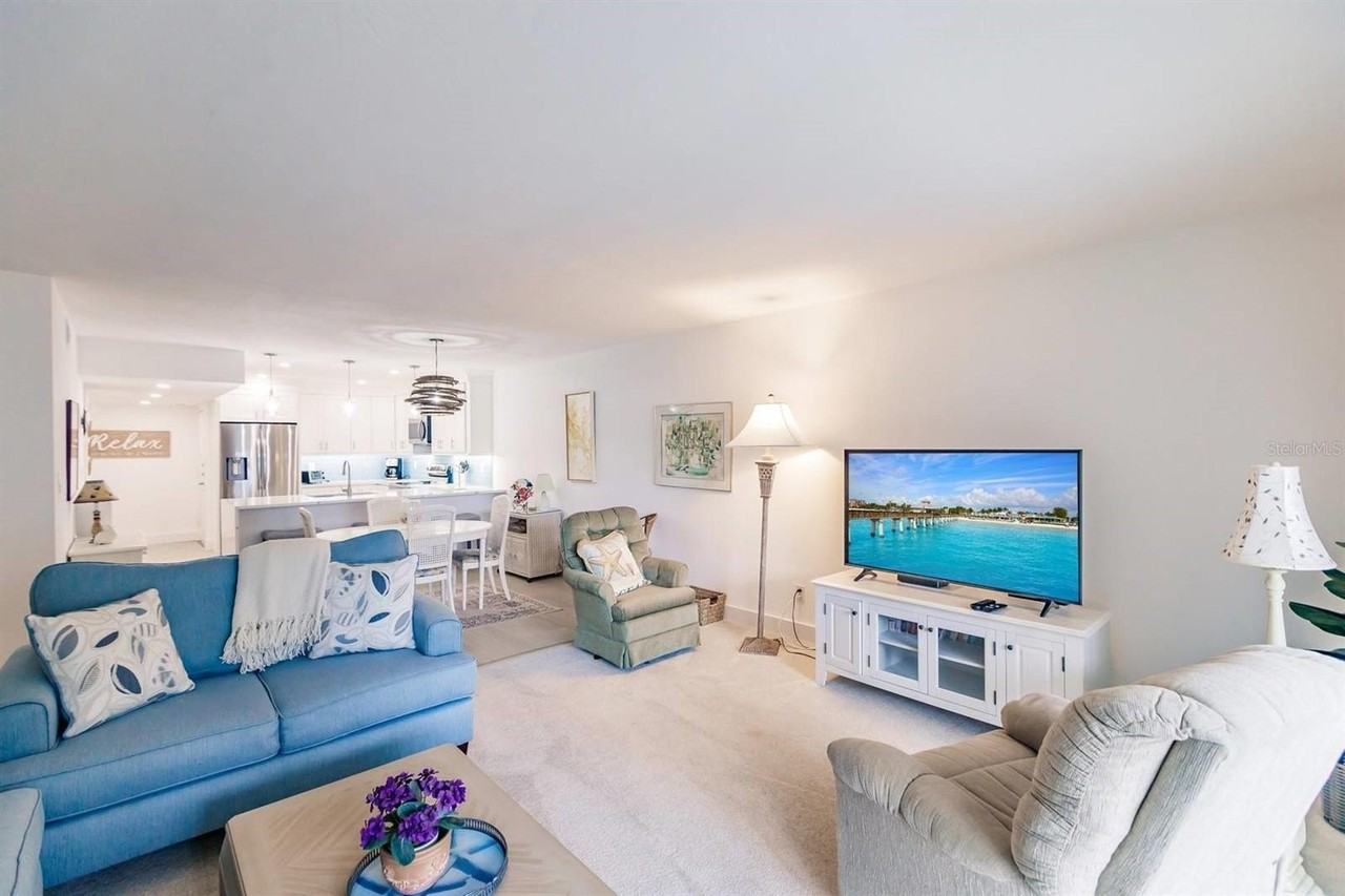 1055 W Peppertree Dr #207AA - Photo 2 of 24