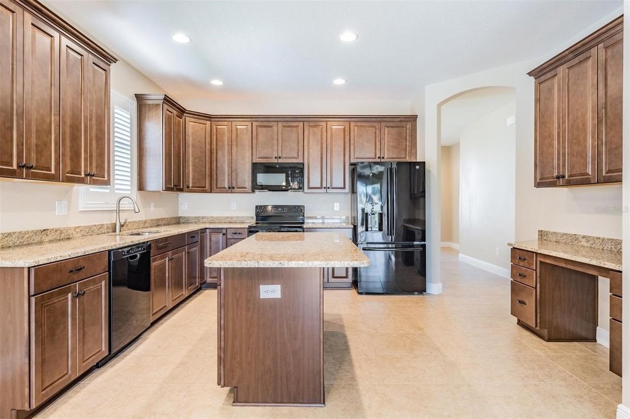 11245 Paddock Manor Ave - Photo 5 of 26