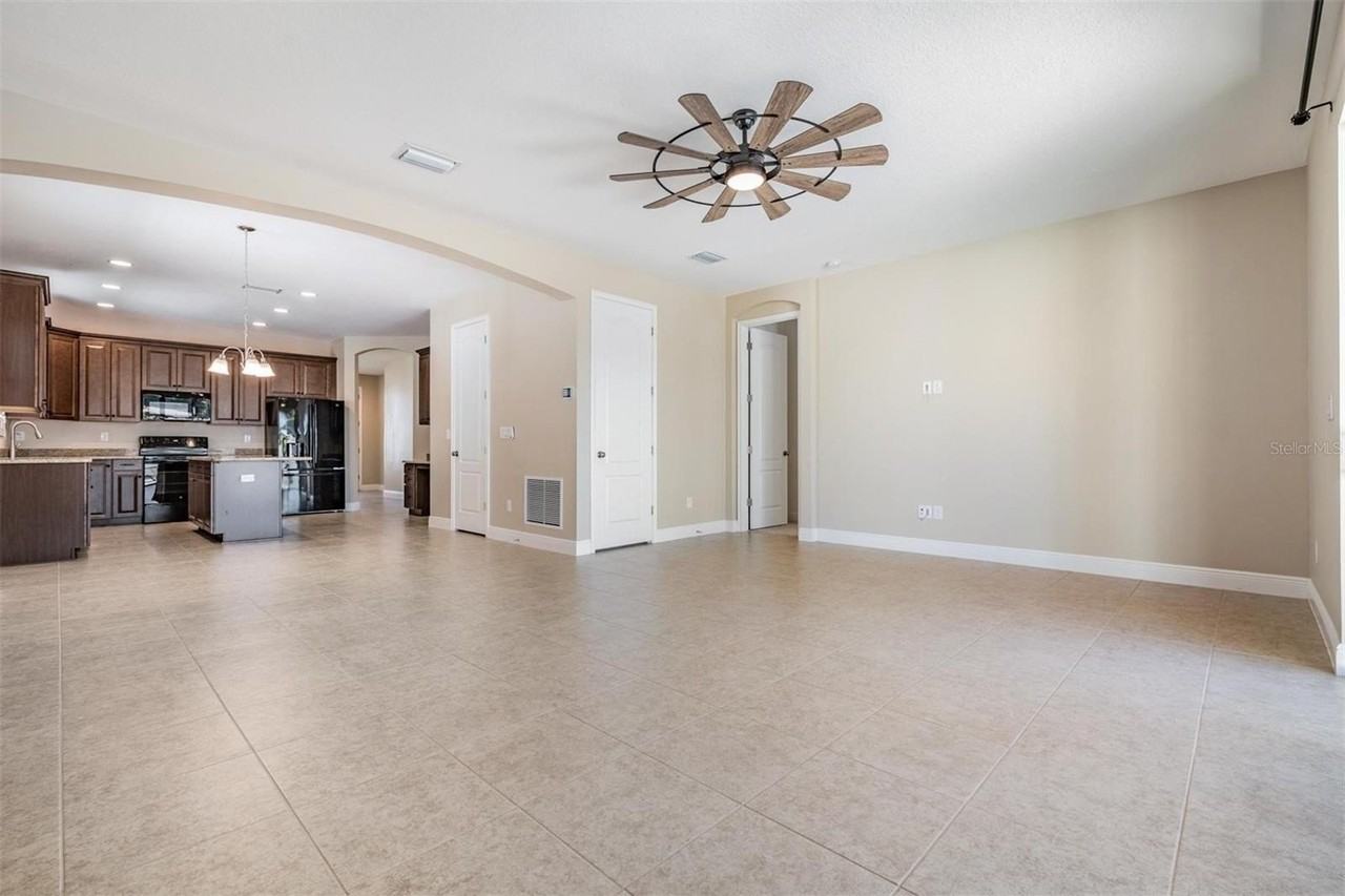 11245 Paddock Manor Ave - Photo 6 of 26