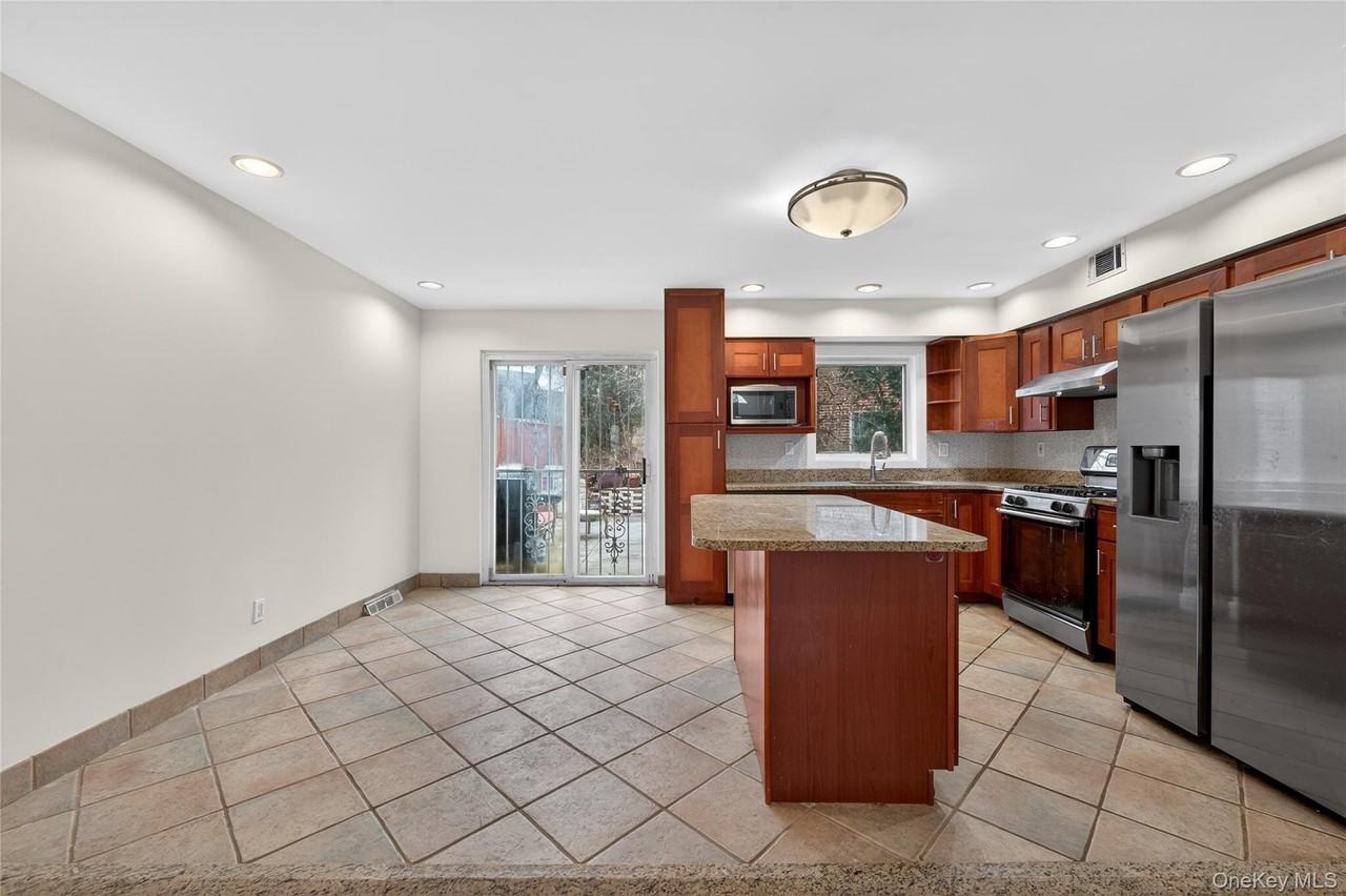 6247 Douglaston Pkwy Unit 23 #23 - Photo 4 of 16