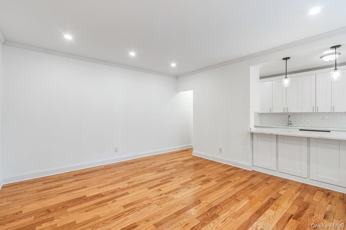 8364 Talbot St Apt 6a #6A - Photo 4 of 11