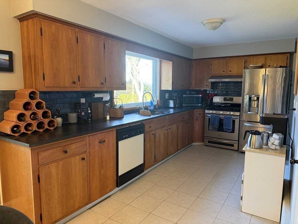 12 Holiday Dr - Photo 3 of 31