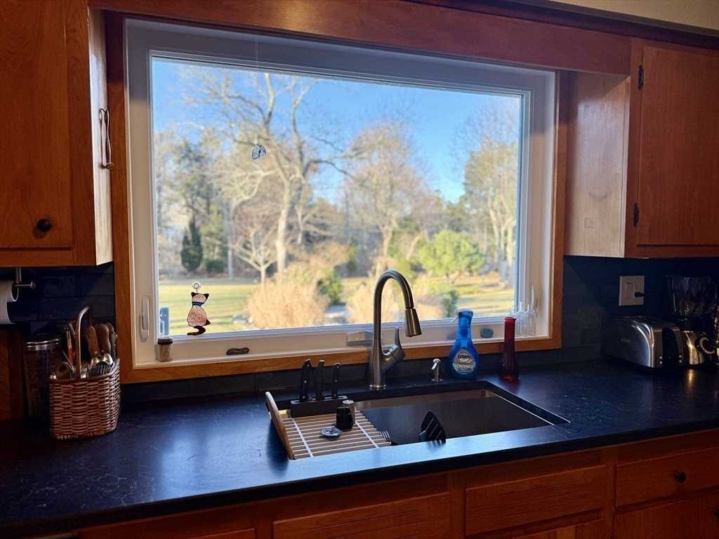 12 Holiday Dr - Photo 6 of 31