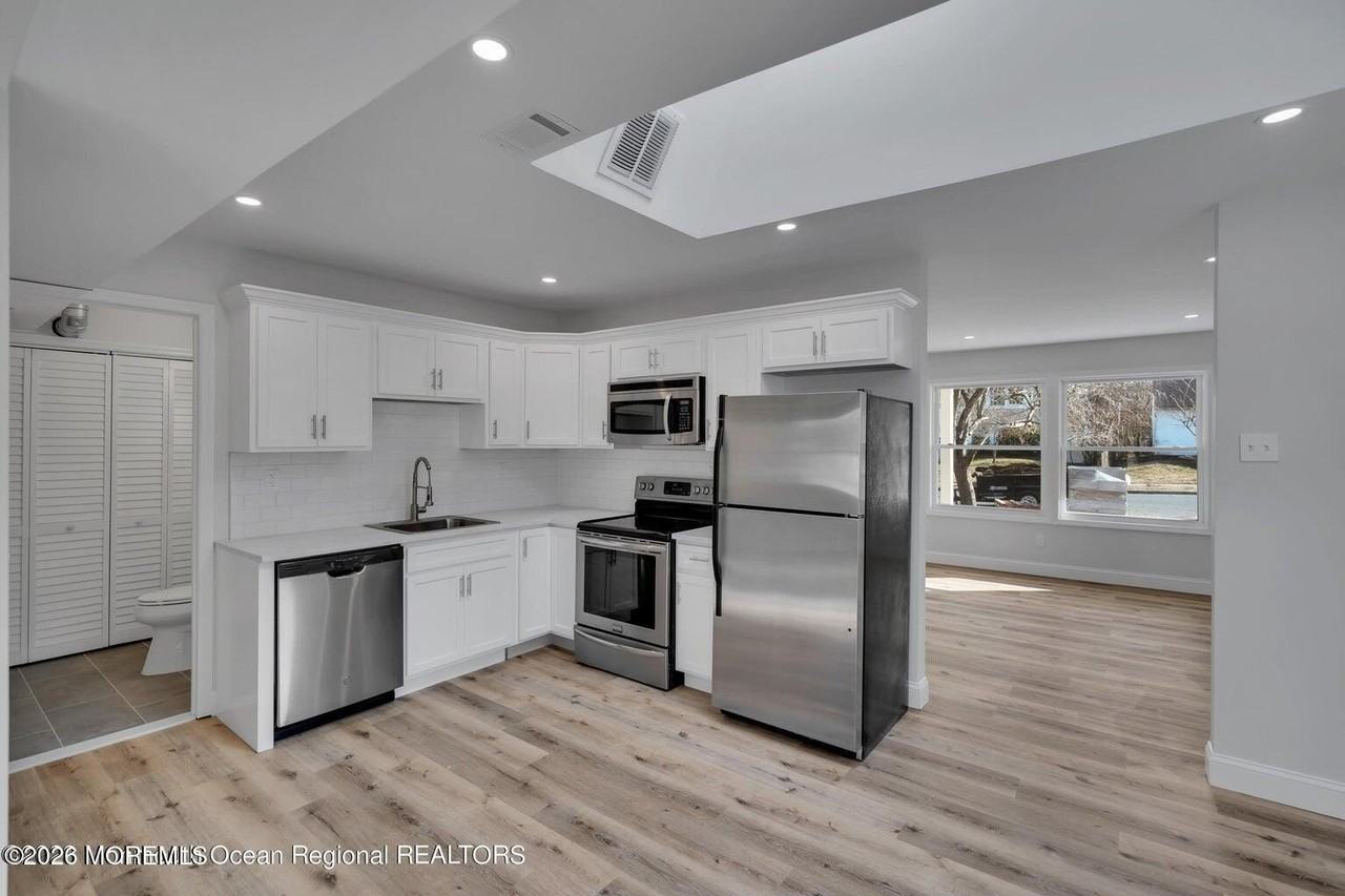 152 Windward Dr - Photo 4 of 14