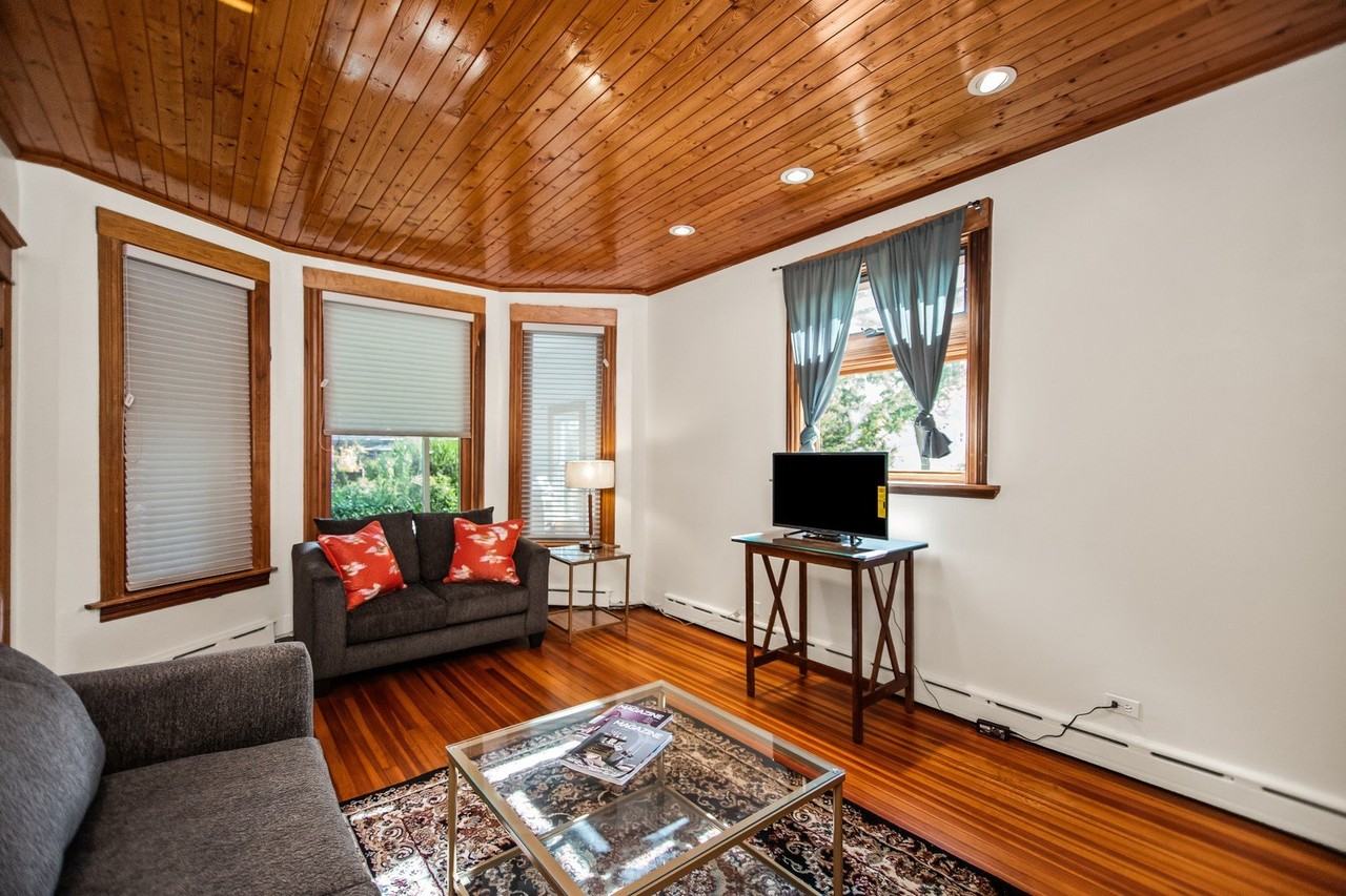 4634 N Kennicott Ave Unit 1 #1 - Photo 4 of 11