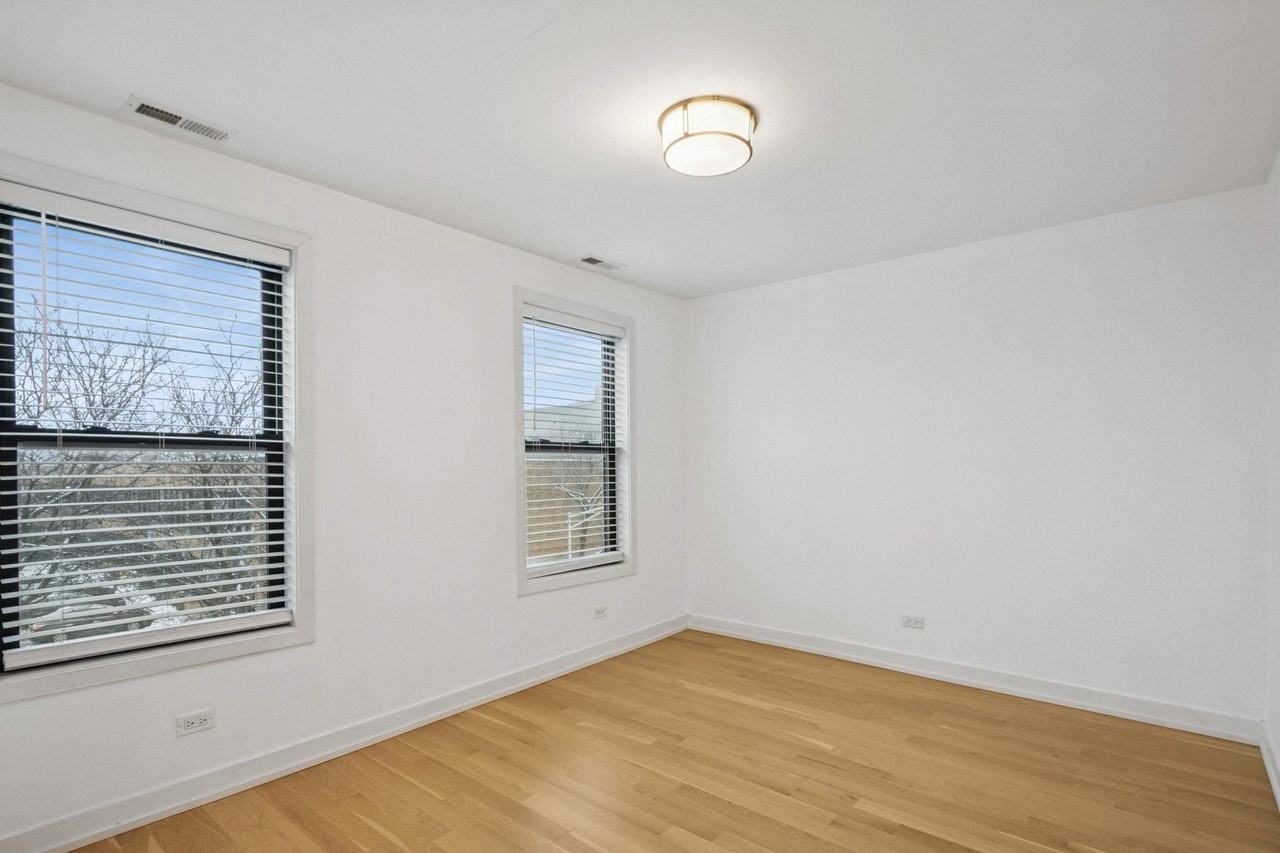 1242 W Huron St Apt 3 #3 - Photo 7 of 18