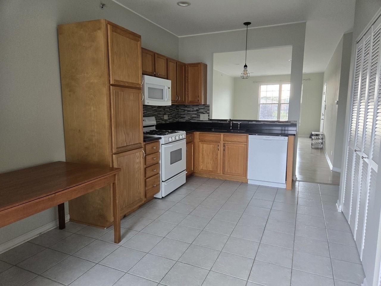 149 N Waters Edge Dr Apt F #F - Photo 5 of 13