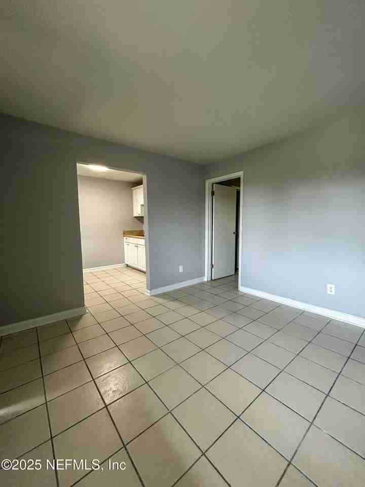 1122 Woodruff Ave Apt 7 #7 - Photo 5 of 13