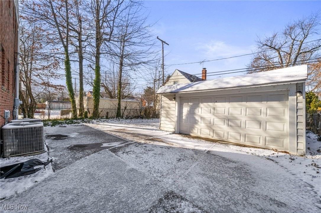 420 E 222nd St Unit 1 #1 - Photo 6 of 33