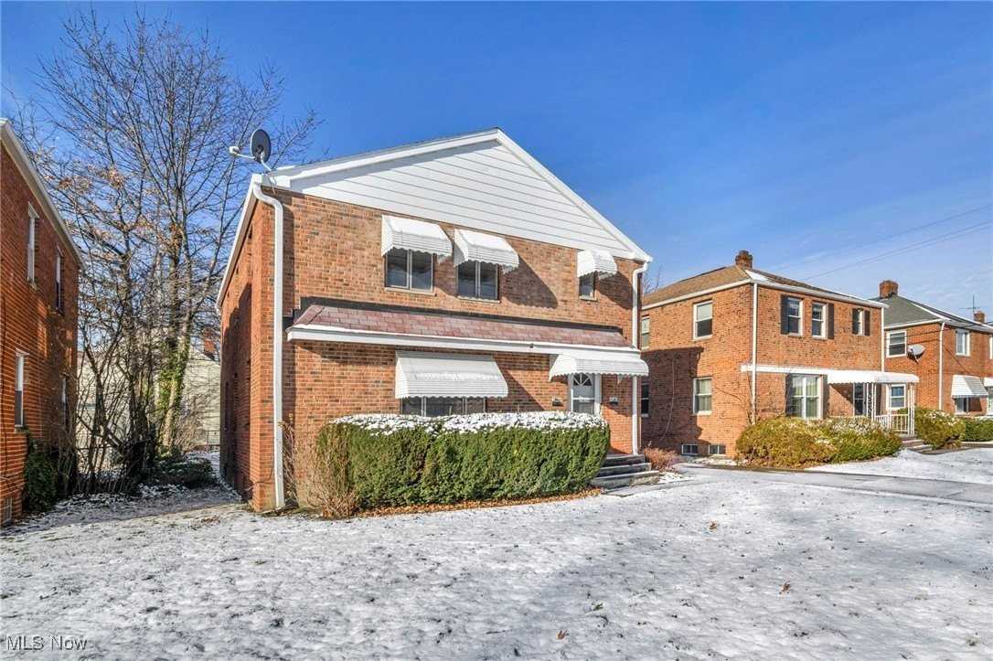 422 E 222nd St Unit 2 #2 - Photo 3 of 31