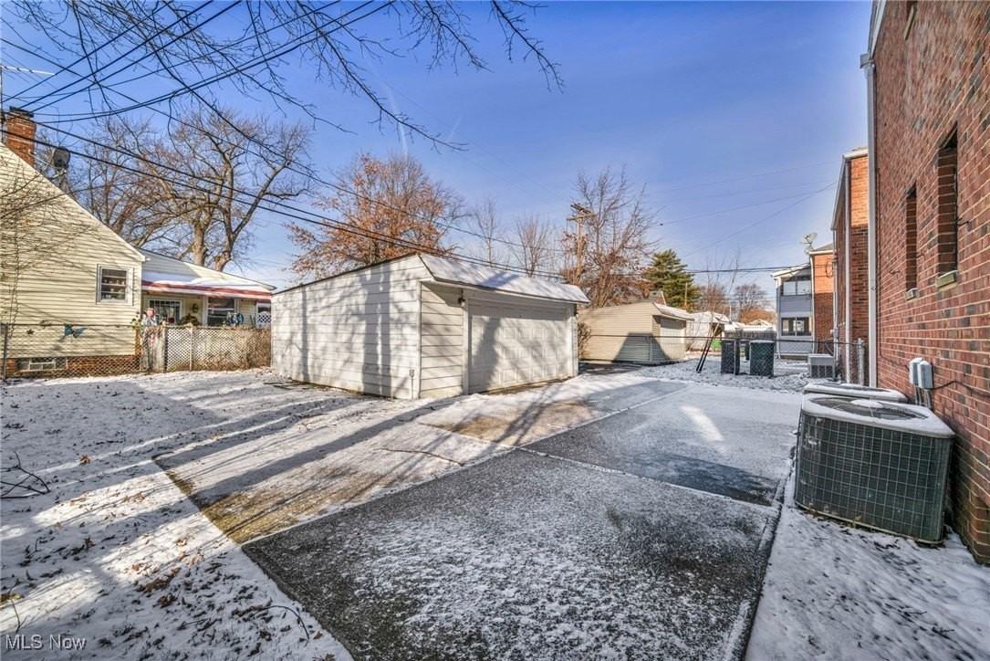 422 E 222nd St Unit 2 #2 - Photo 5 of 31