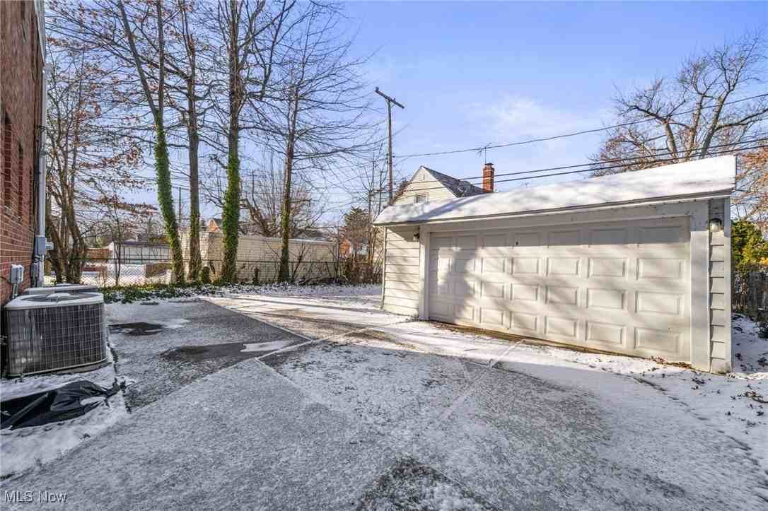 422 E 222nd St Unit 2 #2 - Photo 6 of 31