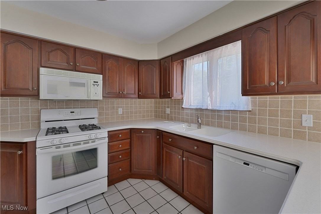 4185 Adeer Dr - Photo 3 of 50