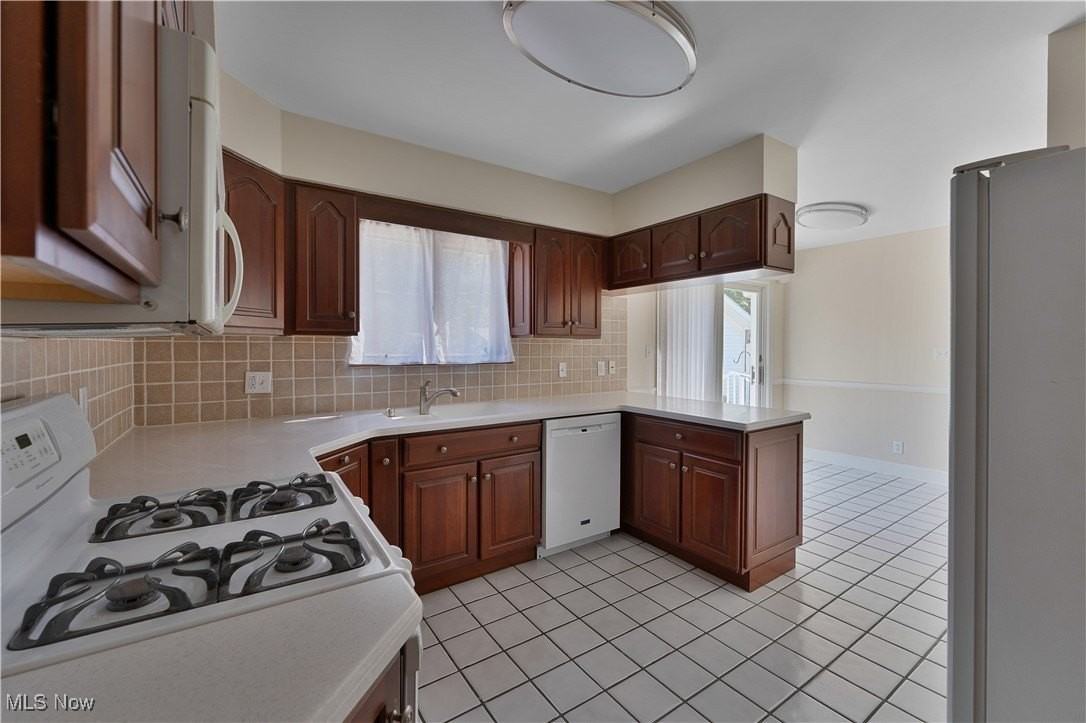 4185 Adeer Dr - Photo 4 of 50