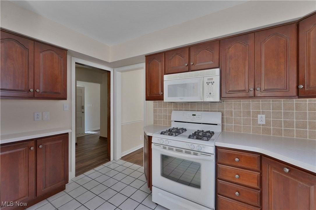 4185 Adeer Dr - Photo 5 of 50