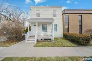 featured image of 17 Central Ave