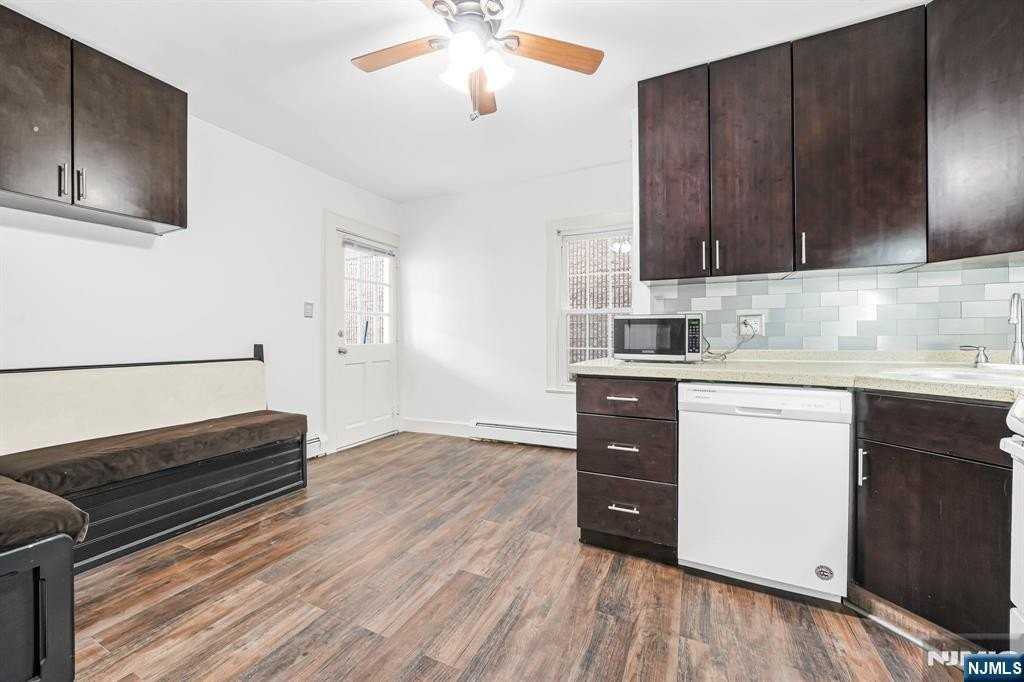 17 Central Ave - Photo 4 of 14