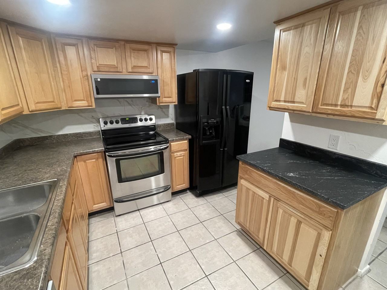 221 E Nicoletti Dr - Photo 6 of 20