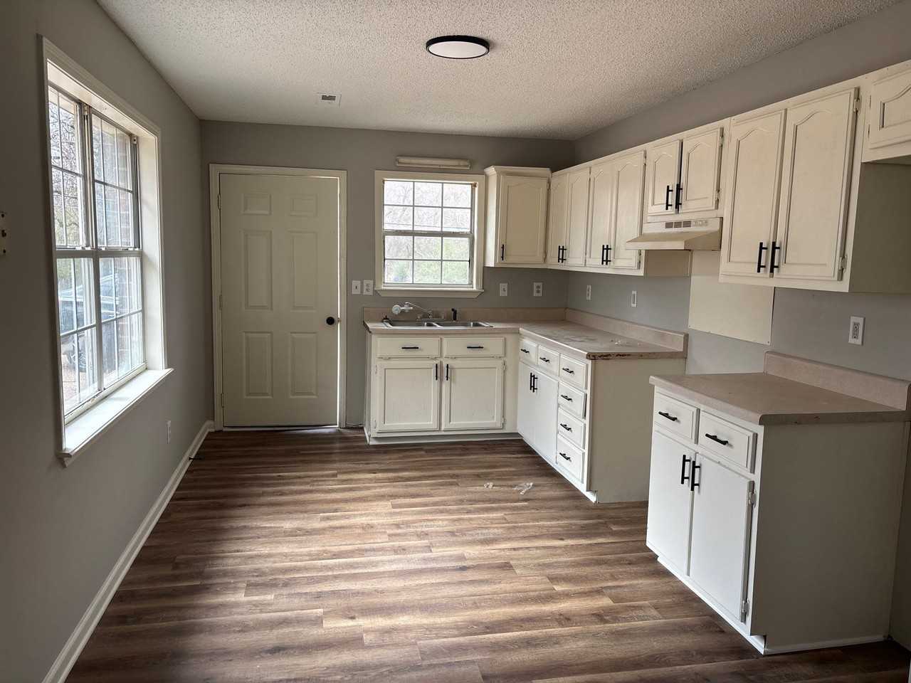 330 Main St #10 - Photo 3 of 10