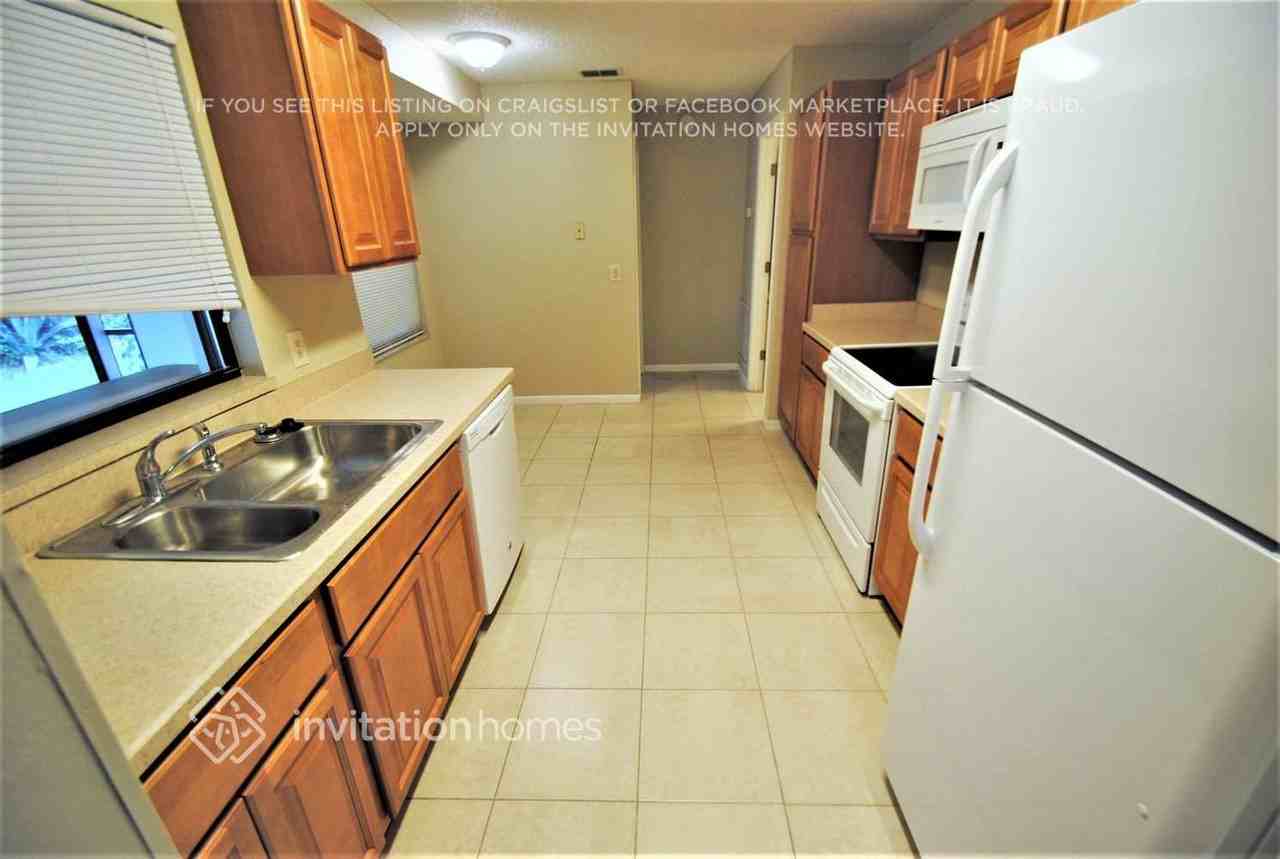 2231 E Annapolis Dr - Photo 2 of 9