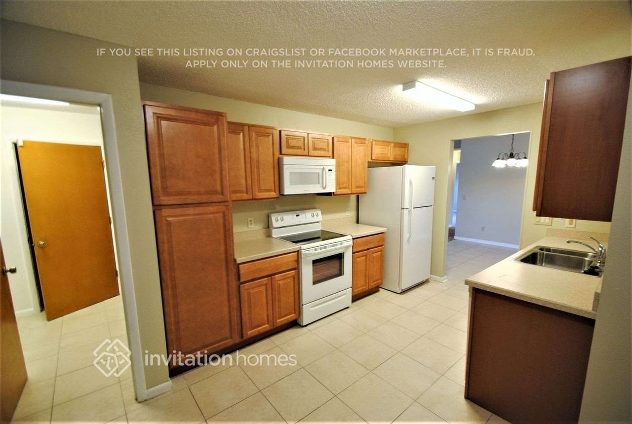 2231 E Annapolis Dr - Photo 3 of 9