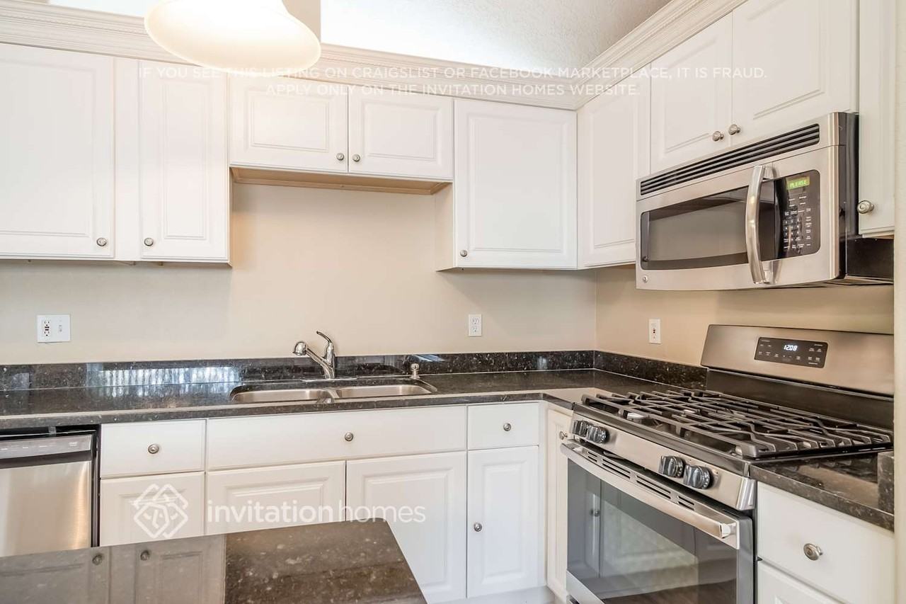 2825 Falcon Crest Pl - Photo 7 of 21