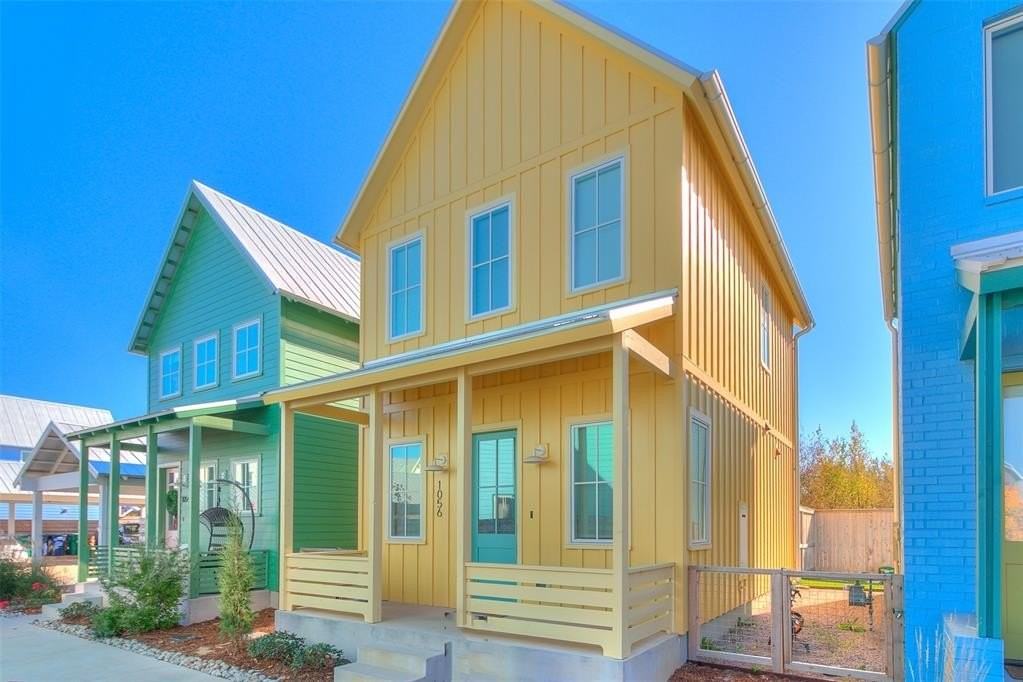 1056 Hangar Dr - Photo 5 of 5