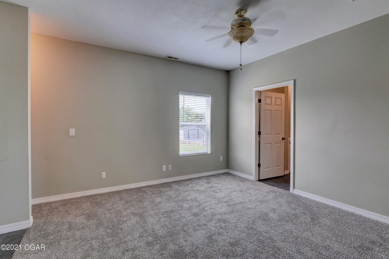 2326 S Moffet Ave - Photo 6 of 22