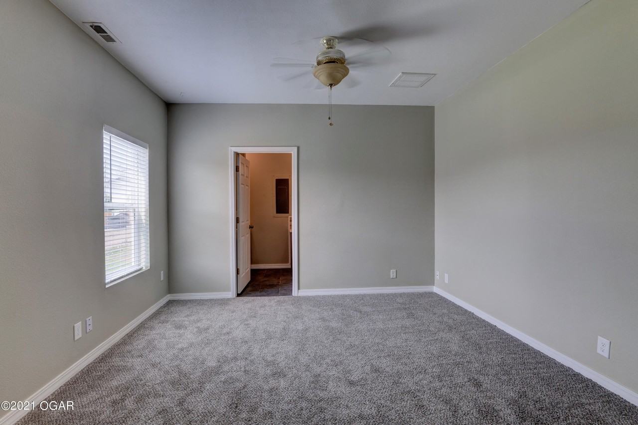 2326 S Moffet Ave - Photo 7 of 22